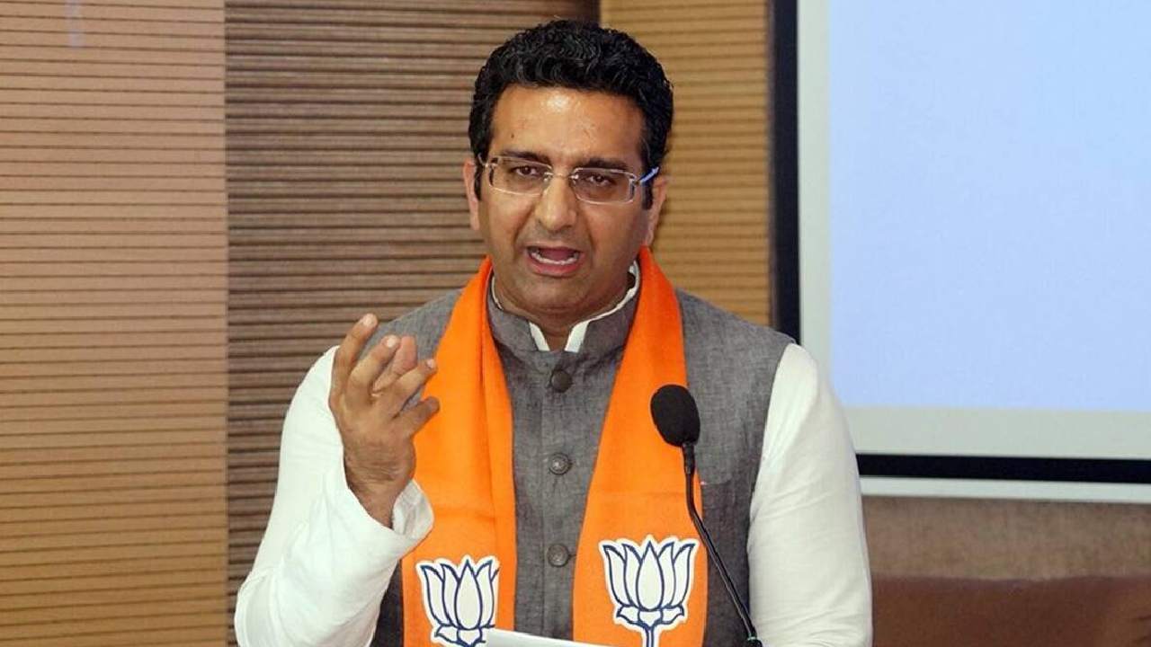 Rahul Gandhi-Lord Ram Row: రాహుల్ గాంధీని మన ఆరాధ్య దేవుడు శ్రీ రాముడితో పోల్చడమా?: బీజేపీ Rahul Gandhi-Lord Ram Row: రాహుల్ గాంధీని మన ఆరాధ్య దేవుడు శ్రీ రాముడితో పోల్చడమా?: బీజేపీ