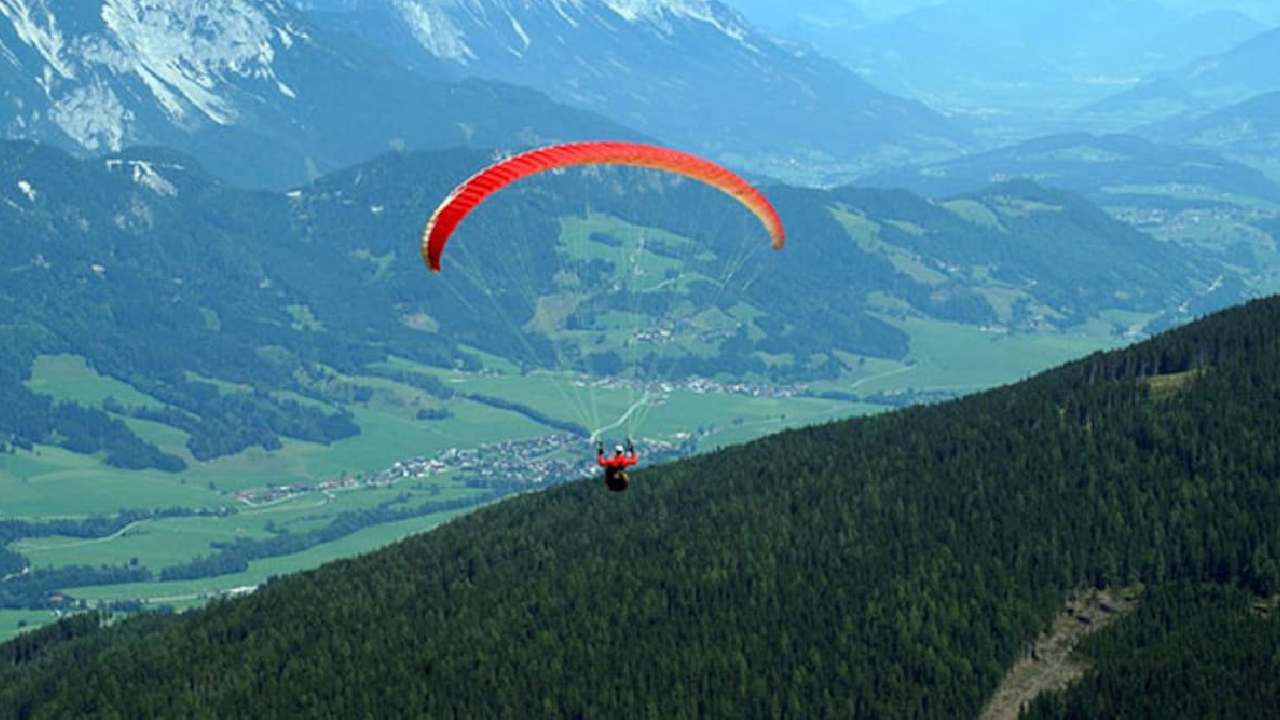 Paragliding: ప్రాణాలు తీసిన పారాగ్లైడింగ్.. గుజరాత్లో దక్షిణ కొరియా వాసి మృతి, హిమాచల్ ప్రదేశ్లో మరొకరు Paragliding: ప్రాణాలు తీసిన పారాగ్లైడింగ్.. గుజరాత్లో దక్షిణ కొరియా వాసి మృతి, హిమాచల్ ప్రదేశ్లో మరొకరు