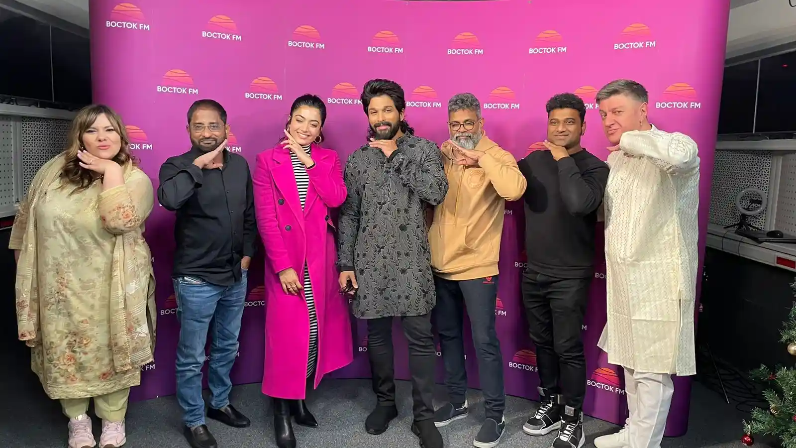 Pushpa Team In Russia To Promote Pushpa Russian Release