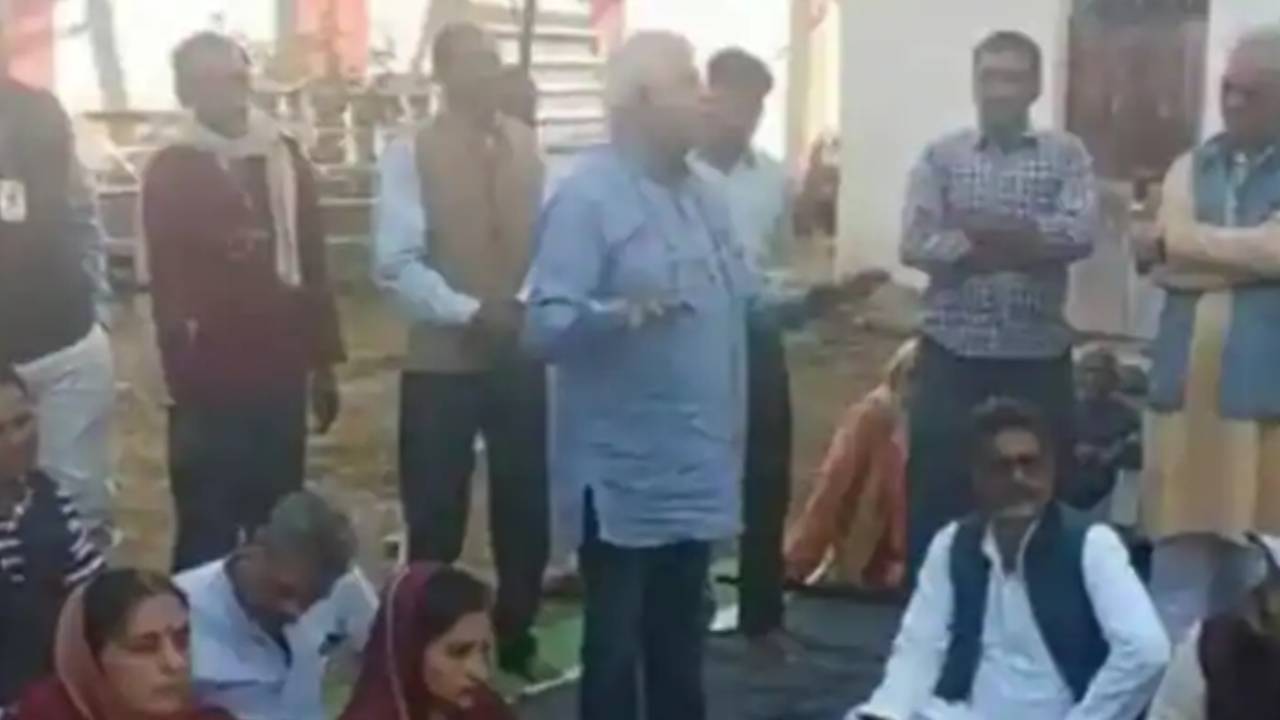Raja Pateria Arrest: ప్రధాని మోదీపై వివాదాస్పద వ్యాఖ్యలు చేసిన కాంగ్రెస్ నేత రాజా పటేరియా అరెస్ట్ .. Raja Pateria Arrest: ప్రధాని మోదీపై వివాదాస్పద వ్యాఖ్యలు చేసిన కాంగ్రెస్ నేత రాజా పటేరియా అరెస్ట్ ..