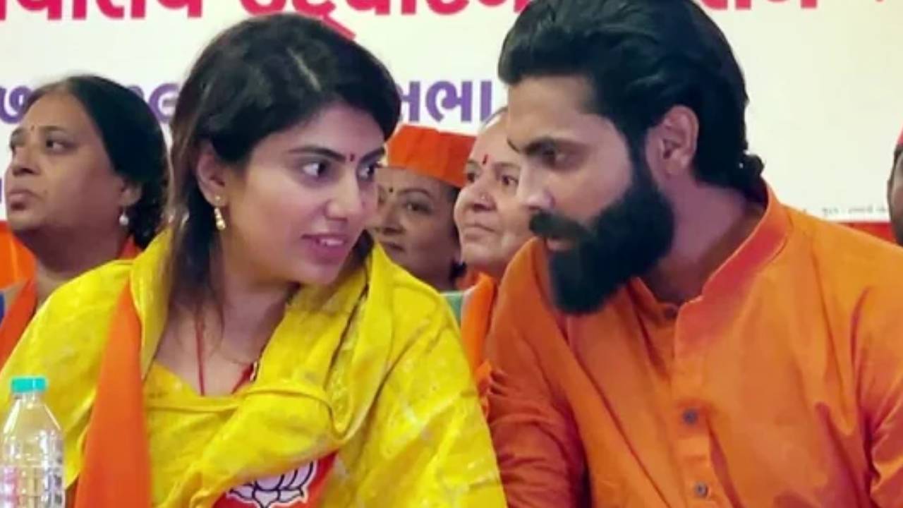 Cricketer Ravindra Jadeja: భార్యను ప్రశంసిస్తూ రవీంద్ర జడేజా ట్వీట్.. మండిపడుతున్న నెటిజన్లు .. Cricketer Ravindra Jadeja: భార్యను ప్రశంసిస్తూ రవీంద్ర జడేజా ట్వీట్.. మండిపడుతున్న నెటిజన్లు ..
