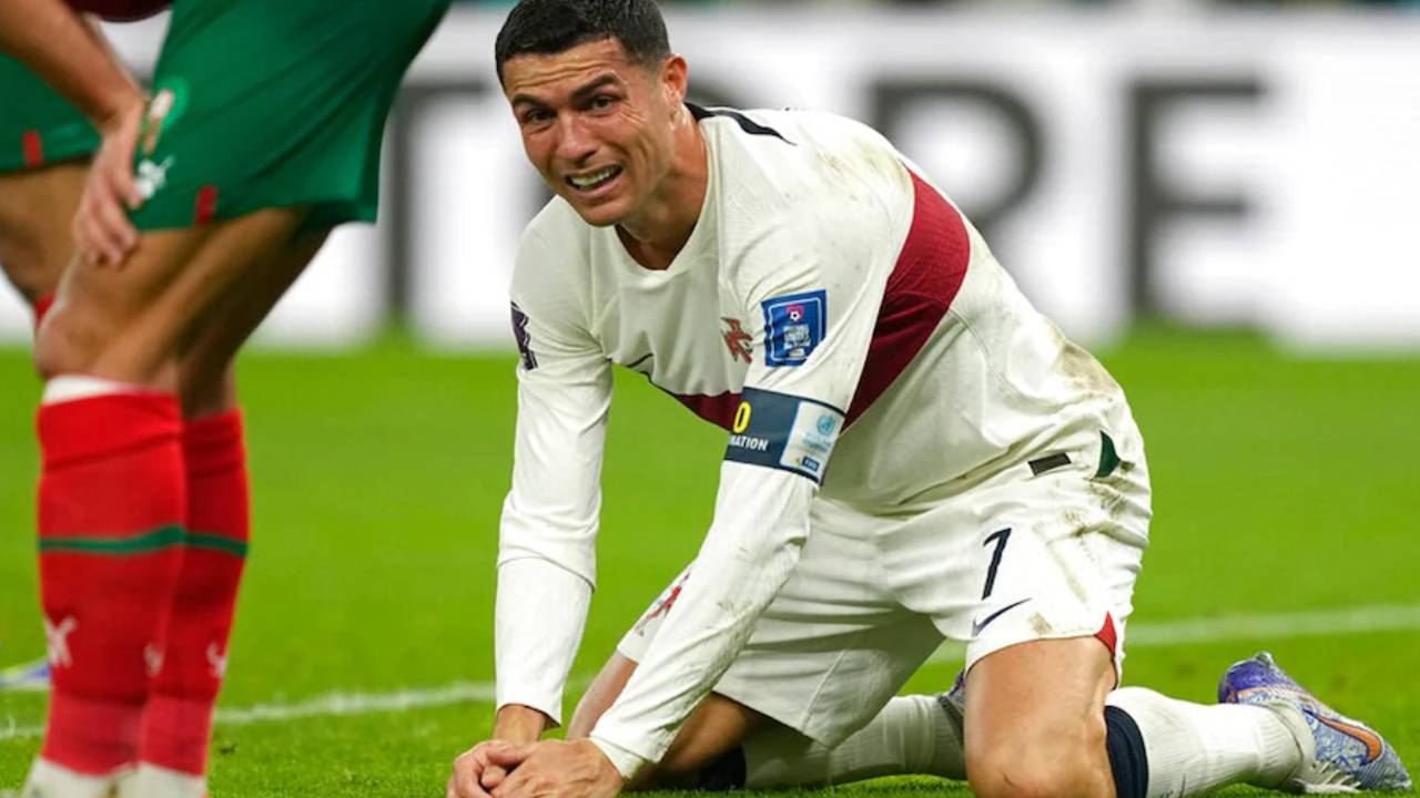 FIFA World Cup 2022: అయ్యో.. నెరవేరని రొనాల్డో కల.. కన్నీళ్లతో మైదానాన్ని వీడిన స్టార్ ఆటగాడు.. FIFA World Cup 2022: అయ్యో.. నెరవేరని రొనాల్డో కల.. కన్నీళ్లతో మైదానాన్ని వీడిన స్టార్ ఆటగాడు..