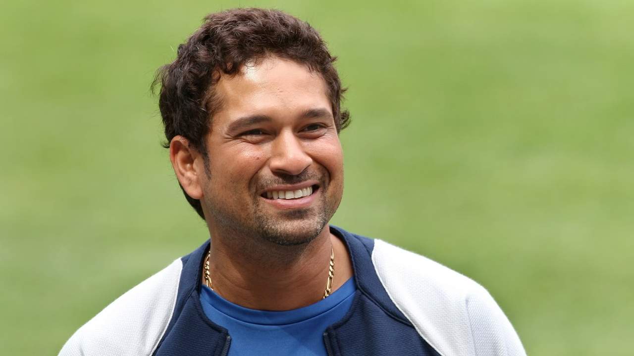 Sachin Tendulkar: సచిన్.. సచిన్.. సచిన్.. విమానంలో హోరెత్తిన ఫ్యాన్స్ నినాదాలు.. ఎందుకంటే Sachin Tendulkar: సచిన్.. సచిన్.. సచిన్.. విమానంలో హోరెత్తిన ఫ్యాన్స్ నినాదాలు.. ఎందుకంటే