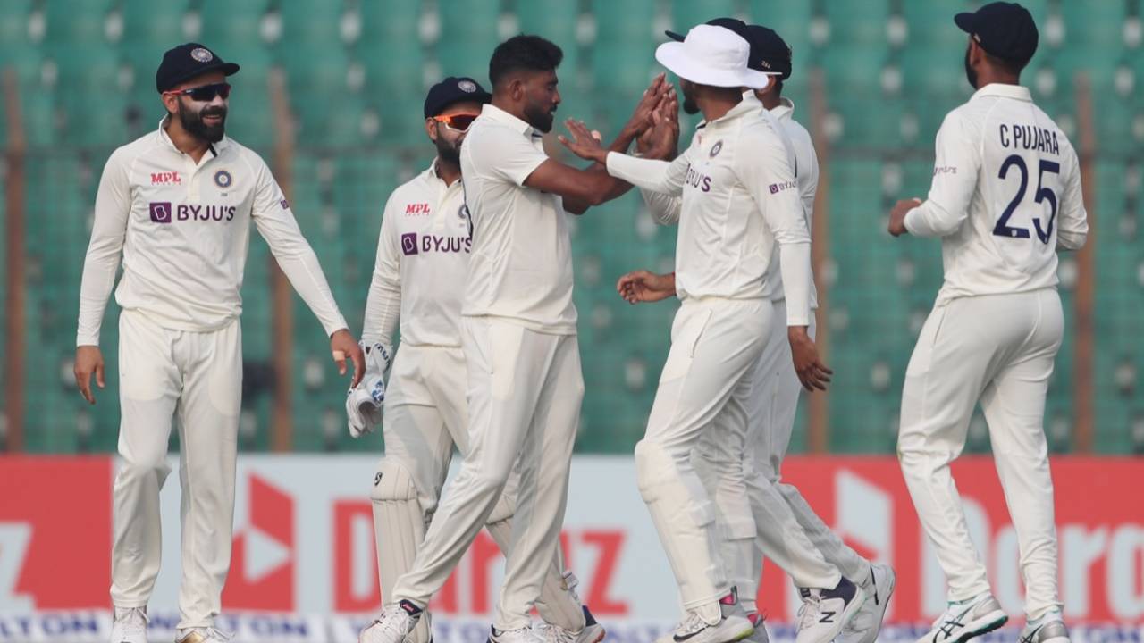 BAN vs IND 1st Test: బంగ్లా బ్యాటర్లకు చుక్కలు చూపించిన సిరాజ్… పెవిలియన్ బాటపట్టిన కీలక ఆటగాళ్లు BAN vs IND 1st Test: బంగ్లా బ్యాటర్లకు చుక్కలు చూపించిన సిరాజ్… పెవిలియన్ బాటపట్టిన కీలక ఆటగాళ్లు