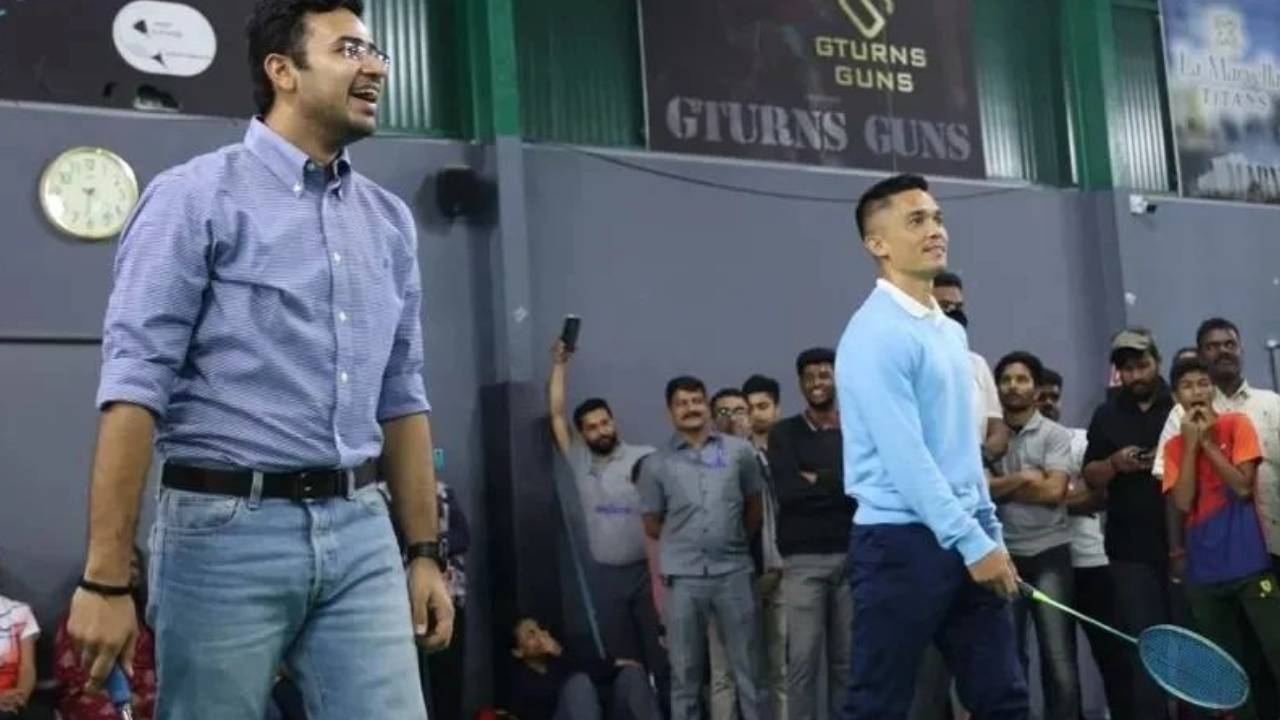 MP Sports Utsava 2022: బ్యాడ్మింటన్ ఆడిన భారత్ ఫుట్‌బాల్ లెజెండ్ సునీల్ ఛెత్రి, ఎంపీ తేజస్వి.. ఫొటో గ్యాలరీ