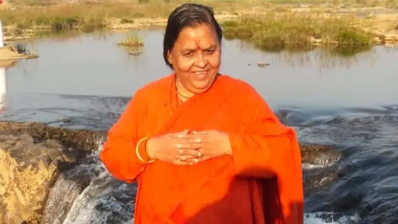 BJP Leader Uma Bharati: రాముడు, హనుమంతుడి పేర్లు ప్రస్తావిస్తూ.. సొంత పార్టీపై ఉమాభారతి ఘాటైన వ్యాఖ్యలు BJP Leader Uma Bharati: రాముడు, హనుమంతుడి పేర్లు ప్రస్తావిస్తూ.. సొంత పార్టీపై ఉమాభారతి ఘాటైన వ్యాఖ్యలు