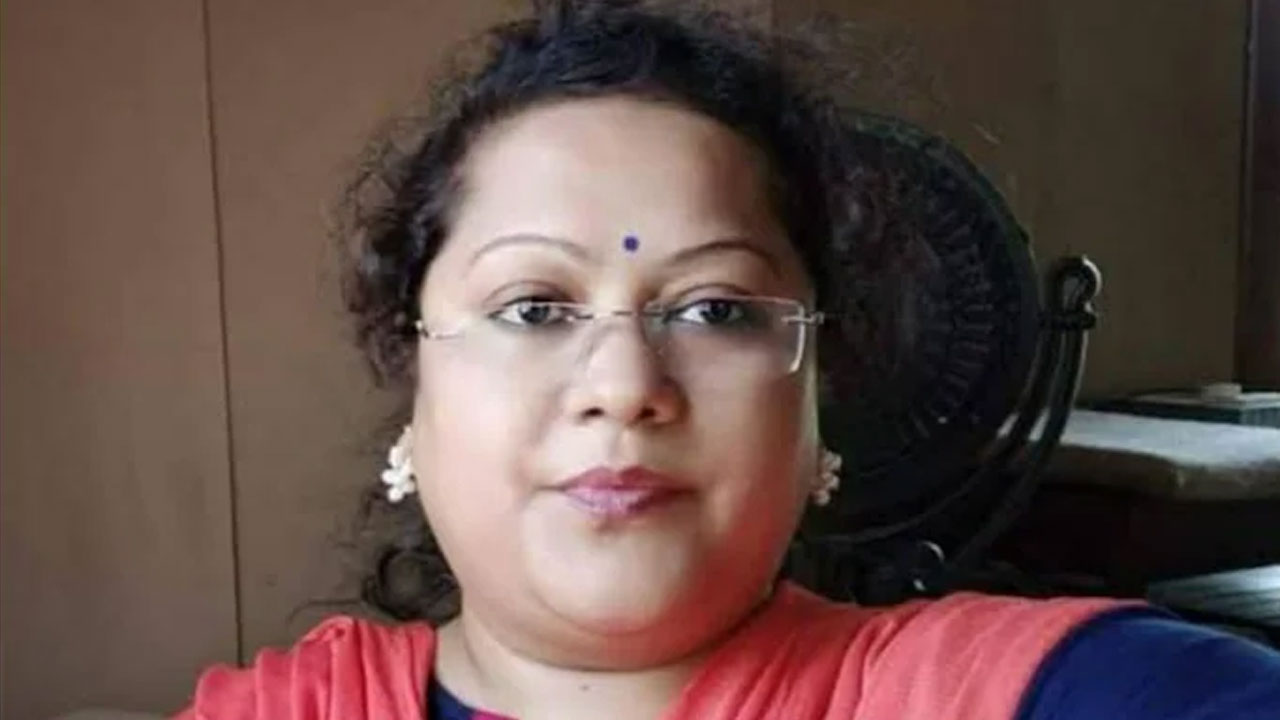Soumya Chaurasia: ఛత్తీస్గఢ్ సీఎం డిప్యూటీ సెక్రెటరీని అరెస్ట్ చేసిన ఈడీ Soumya Chaurasia: ఛత్తీస్గఢ్ సీఎం డిప్యూటీ సెక్రెటరీని అరెస్ట్ చేసిన ఈడీ
