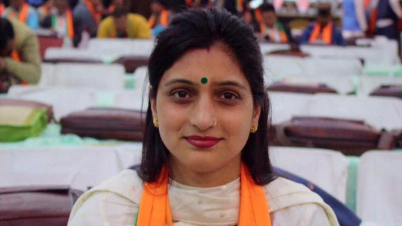 Reena Kashyap: హిమాచల్ ప్రదేశ్ అసెంబ్లీ ఎన్నికల్లో ఒకే ఒక మహిళ గెలిచింది Reena Kashyap: హిమాచల్ ప్రదేశ్ అసెంబ్లీ ఎన్నికల్లో ఒకే ఒక మహిళ గెలిచింది