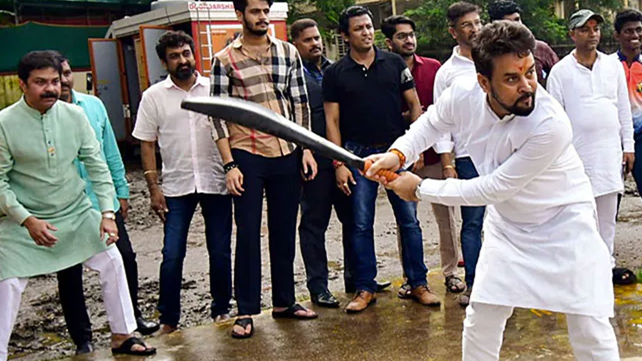 Hamirpur: కేంద్ర మంత్రి అనురాగ్ ఠాకూర్ నియోజకవర్గంలోని ఐదు స్థానాల్లోనూ ఓడిన బీజేపీ.. స్వల్ప మెజారిటీతో నడ్డా సేఫ్ Hamirpur: కేంద్ర మంత్రి అనురాగ్ ఠాకూర్ నియోజకవర్గంలోని ఐదు స్థానాల్లోనూ ఓడిన బీజేపీ.. స్వల్ప మెజారిటీతో నడ్డా సేఫ్