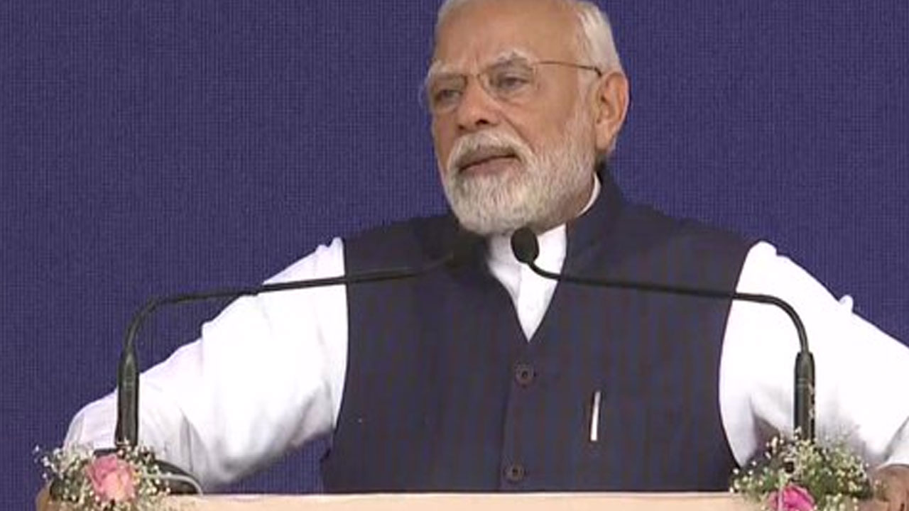 PM Modi: అలాంటి రాజకీయాలు చేసే నాయకులను హెచ్చరిస్తున్నా.. ప్రధాని మోదీ PM Modi: అలాంటి రాజకీయాలు చేసే నాయకులను హెచ్చరిస్తున్నా.. ప్రధాని మోదీ