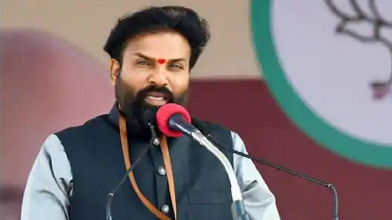 Karnataka: నేను రౌడీని, కాపీ కొట్టి పాసయ్యాను, చీటింగులో నాకు పీహెచ్డీ ఉంది.. విద్యార్థులతో సమావేశంలో మంత్రి Karnataka: నేను రౌడీని, కాపీ కొట్టి పాసయ్యాను, చీటింగులో నాకు పీహెచ్డీ ఉంది.. విద్యార్థులతో సమావేశంలో మంత్రి