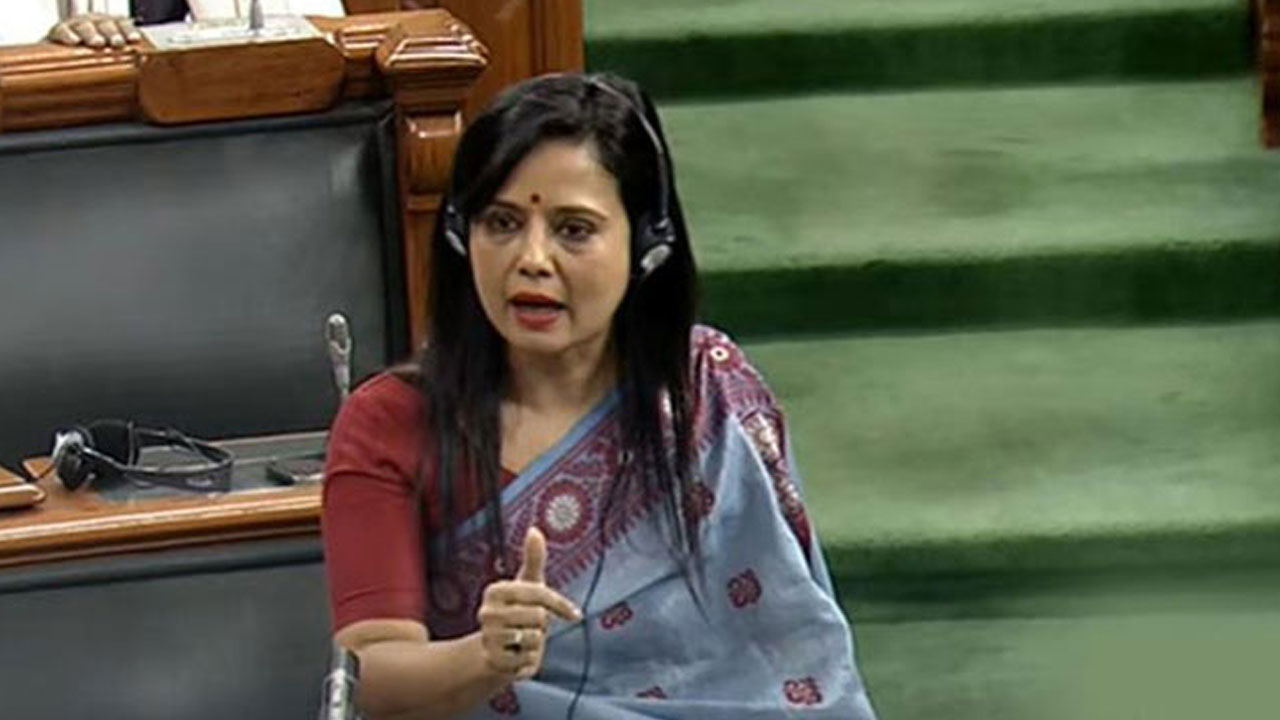 Parliament Winter Session: ఇప్పుడు చెప్పండి, పప్పు ఎవరు?.. లోక్సభలో మోదీ ప్రభుత్వంపై మహువా ఫైర్ Parliament Winter Session: ఇప్పుడు చెప్పండి, పప్పు ఎవరు?.. లోక్సభలో మోదీ ప్రభుత్వంపై మహువా ఫైర్