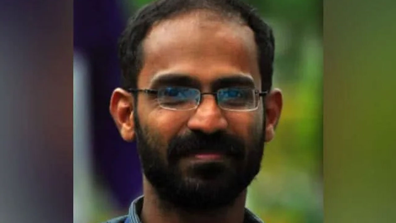Siddique Kappan: ఎట్టకేలకు సిద్ధిఖీ కప్పన్కు బెయిల్.. రెండేళ్లు జైలులోనే మగ్గిన కేరళ జర్నలిస్ట్ Siddique Kappan: ఎట్టకేలకు సిద్ధిఖీ కప్పన్కు బెయిల్.. రెండేళ్లు జైలులోనే మగ్గిన కేరళ జర్నలిస్ట్