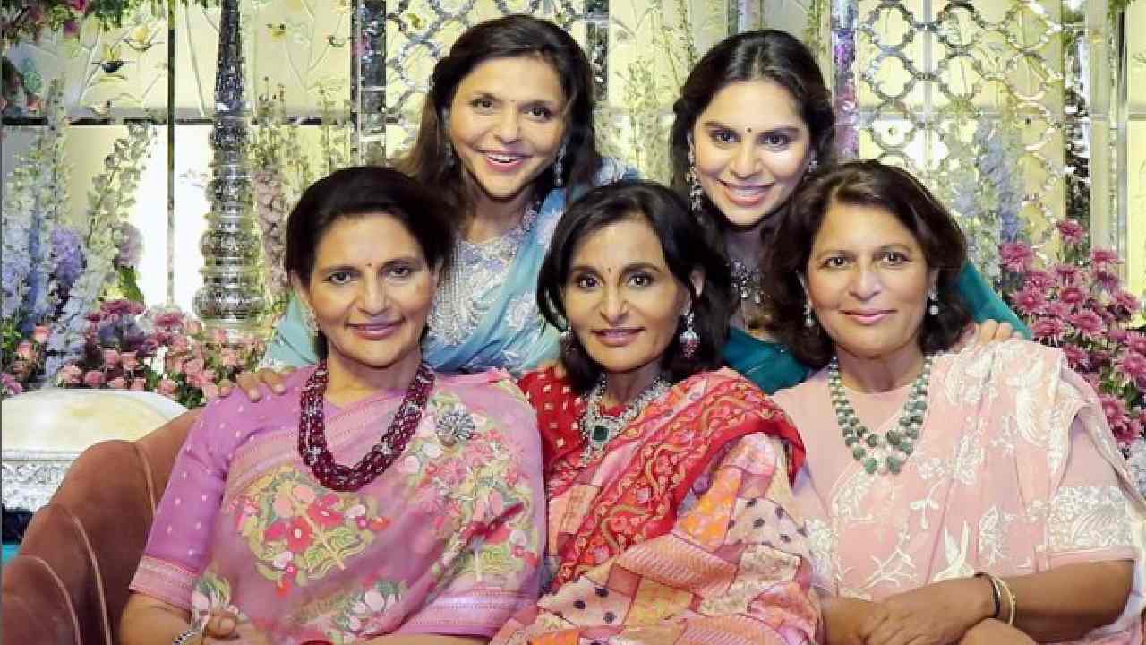 Upasana : పుట్టింటికెళ్లిన ఉపాసన.. మిస్ యూ అత్తమ్మ అంటూ ఉపాసన పోస్టు.. Upasana : పుట్టింటికెళ్లిన ఉపాసన.. మిస్ యూ అత్తమ్మ అంటూ ఉపాసన పోస్టు..