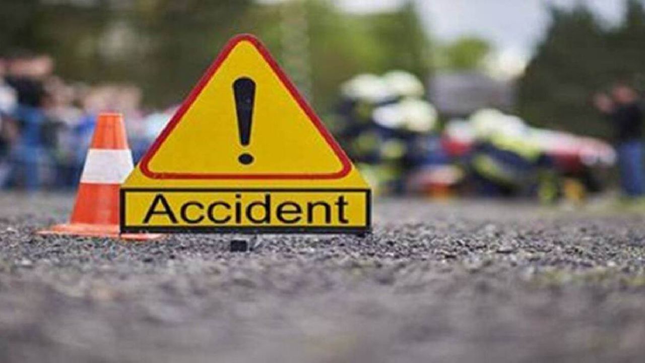 Uttar Pradesh: ప్రైవేటు బస్సు-ట్రక్కు ఢీ… ఆరుగురు మృతి.. 21 మందికి గాయాలు Uttar Pradesh: ప్రైవేటు బస్సు-ట్రక్కు ఢీ… ఆరుగురు మృతి.. 21 మందికి గాయాలు