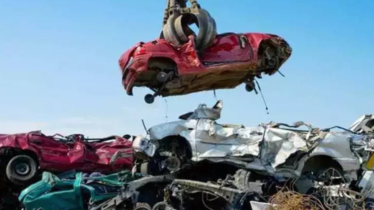 Vehicle Scrappage Policy: ఆ వాహనాలను వినియోగించొద్దు.. ప్రభుత్వ ఉద్యోగులకు ఆర్థిక మంత్రిత్వ శాఖ కీలక ఆదేశాలు Vehicle Scrappage Policy: ఆ వాహనాలను వినియోగించొద్దు.. ప్రభుత్వ ఉద్యోగులకు ఆర్థిక మంత్రిత్వ శాఖ కీలక ఆదేశాలు