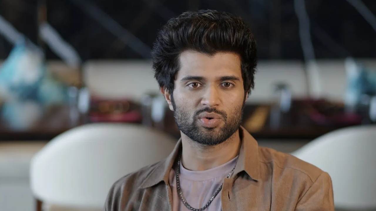 Vijay Devarakonda: రౌడీ స్టార్తో స్టార్ డైరెక్టర్ మూవీ.. లేనట్టేనా..? Vijay Devarakonda: రౌడీ స్టార్తో స్టార్ డైరెక్టర్ మూవీ.. లేనట్టేనా..?