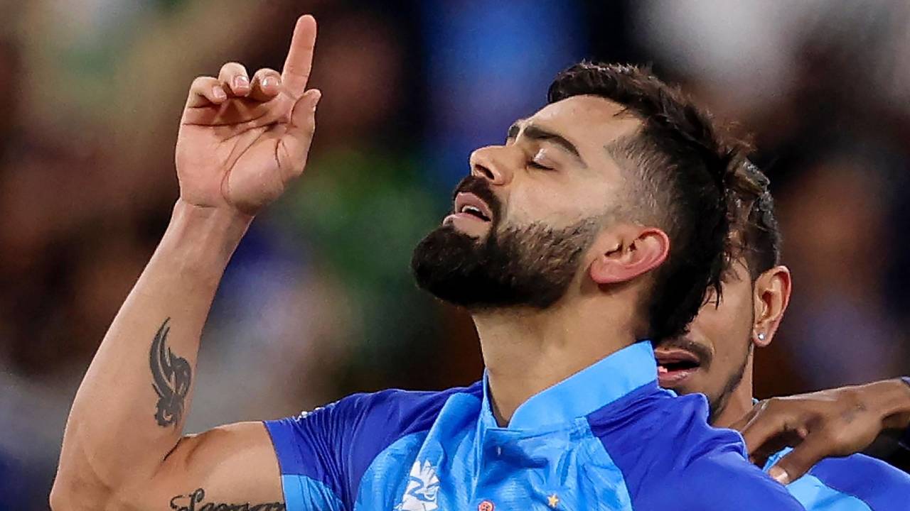 Pakistan Cricket Fans: కోహ్లీకి పాక్ అభిమానుల విజ్ఞప్తి .. అలాచేస్తే బాబర్ కంటే ఎక్కువగా ప్రేమిస్తారట .. Pakistan Cricket Fans: కోహ్లీకి పాక్ అభిమానుల విజ్ఞప్తి .. అలాచేస్తే బాబర్ కంటే ఎక్కువగా ప్రేమిస్తారట ..