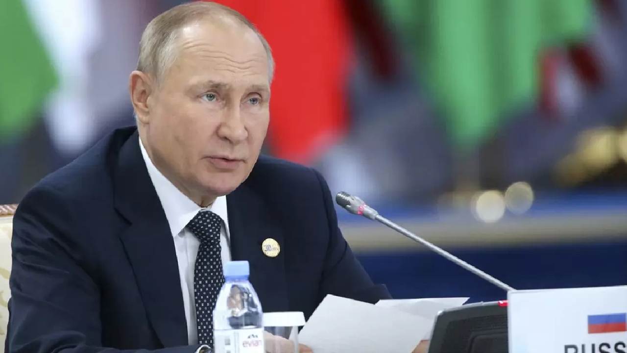 Vladimir Putin: రష్యాలో పెరుగుతున్న ఫ్లూ.. భయంతో బంకర్లోకి వెళ్లిపోయిన పుతిన్ Vladimir Putin: రష్యాలో పెరుగుతున్న ఫ్లూ.. భయంతో బంకర్లోకి వెళ్లిపోయిన పుతిన్