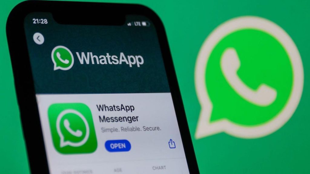 WhatsApp Report _ WhatsApp may soon allow users to report status updates