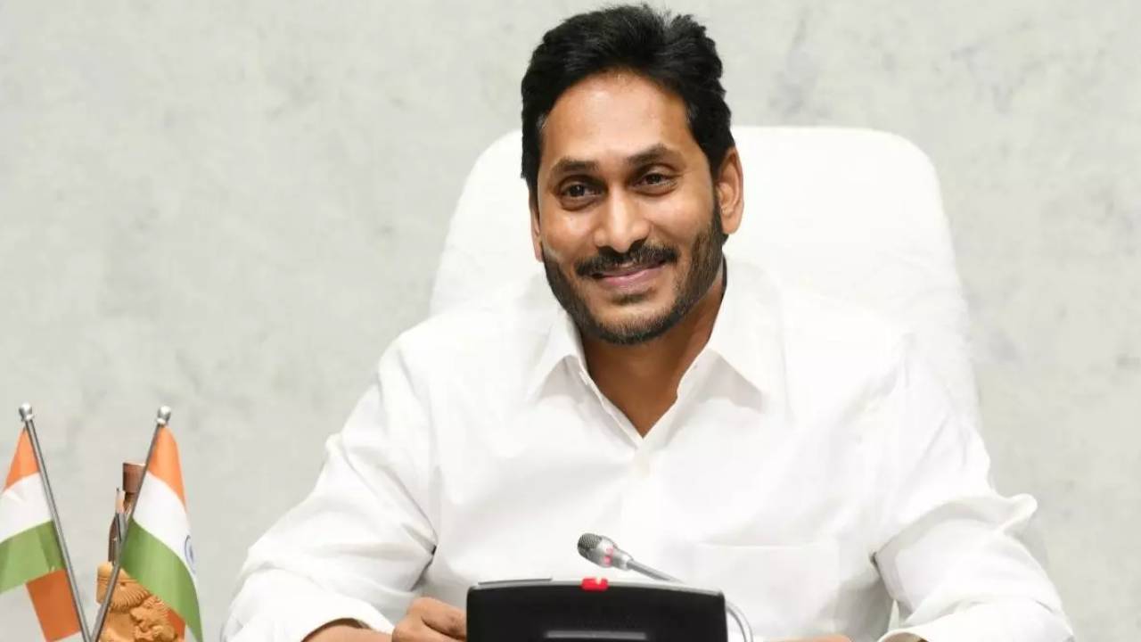 YS Jagan Kadapa Tour: రేపటి నుంచి మూడు రోజులపాటు వైఎస్సాఆర్ జిల్లాలో సీఎం జగన్ పర్యటన.. షెడ్యూల్ ఇలా.. YS Jagan Kadapa Tour: రేపటి నుంచి మూడు రోజులపాటు వైఎస్సాఆర్ జిల్లాలో సీఎం జగన్ పర్యటన.. షెడ్యూల్ ఇలా..