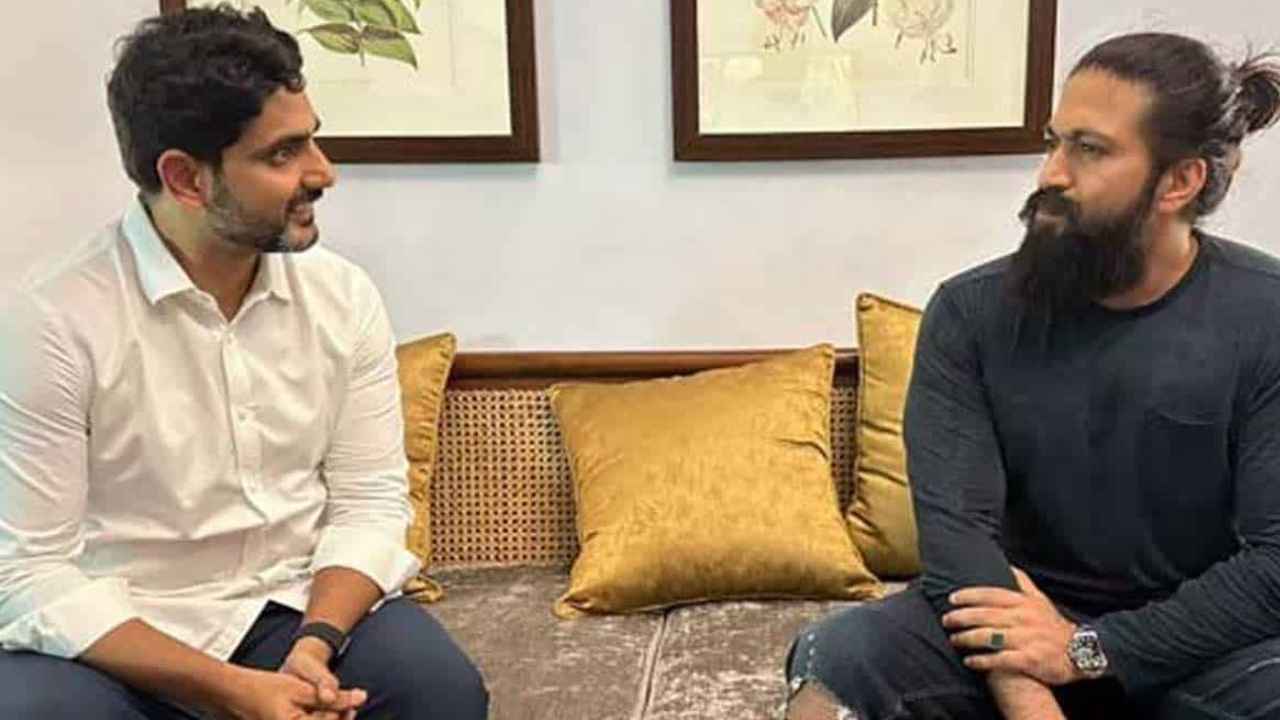 Yash: లోకేశ్తో రాఖీ భాయ్ భేటి.. వైరల్ అవుతున్న పిక్! Yash: లోకేశ్తో రాఖీ భాయ్ భేటి.. వైరల్ అవుతున్న పిక్!
