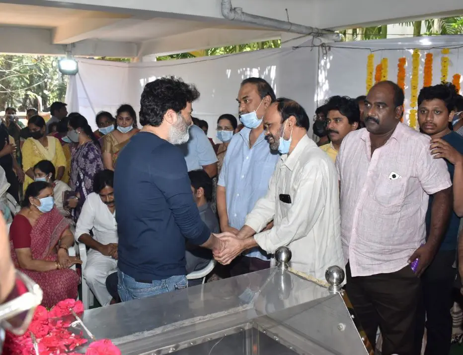 celebrities paying tributes to kaikala satyanarayana