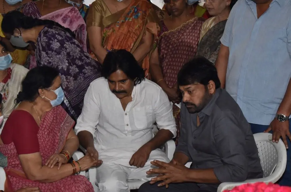 celebrities paying tributes to kaikala satyanarayana