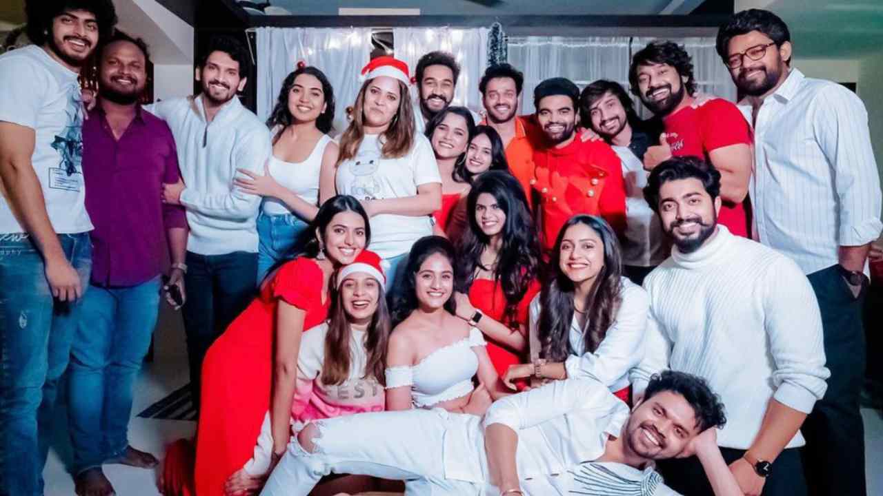 Anasuya : సెలబ్రిటీలతో కలిసి అనసూయ & యూట్యూబర్ నిఖిల్ క్రిస్మస్ సెలబ్రేషన్స్..