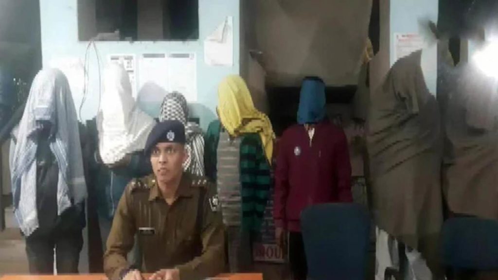 cops..Prisoners liquor party police station..cops held In Bihar