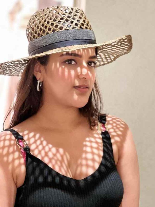 >బ్లాక్ డ్రెస్‌లో కవ్విస్తోన్న అందాల ‘నిధి’