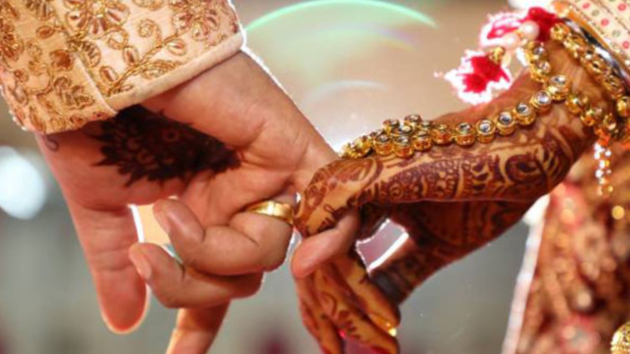 Marry Disabled Woman : దివ్యాంగురాలిని పెళ్లి చేసుకుంటే కళ్యాణలక్ష్మితో పాటు అదనపు సాయం Marry Disabled Woman : దివ్యాంగురాలిని పెళ్లి చేసుకుంటే కళ్యాణలక్ష్మితో పాటు అదనపు సాయం