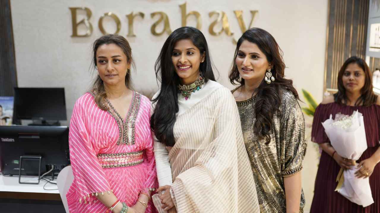 Namrata Shirodkar : సెలూన్ ఓపెనింగ్ లో సందడి చేసిన నమ్రతా శిరోద్కర్..