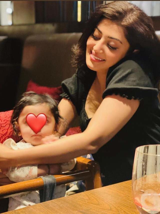 >హీరోయిన్ ప్రణీత కూతుర్ని చూశారా??