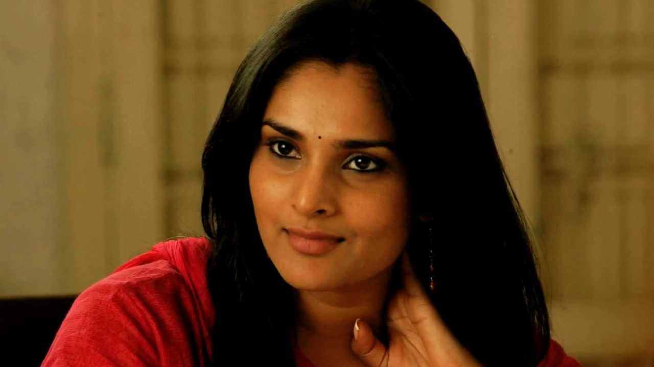 Ramya : సమంత, రష్మిక.. ఇప్పుడు దీపిక.. ఆడవాళ్ళ మీదే మీ విమర్శలు.. సంచలన ట్వీట్ చేసిన కన్నడ నటి.. Ramya : సమంత, రష్మిక.. ఇప్పుడు దీపిక.. ఆడవాళ్ళ మీదే మీ విమర్శలు.. సంచలన ట్వీట్ చేసిన కన్నడ నటి..