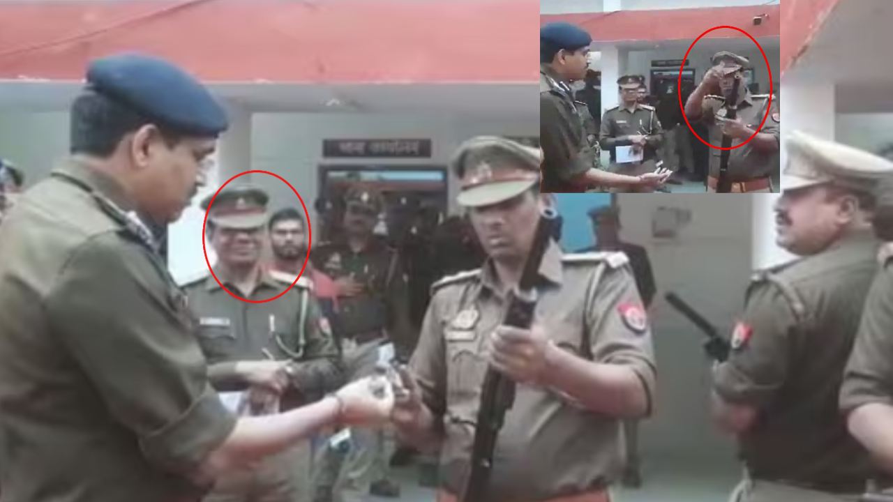 UP Cop forgot How to load Gun : ఈ ఎస్సై తిప్పలు చూస్తే నవ్వాగదు..తుపాకీలో బుల్లెట్ ఎక్కడ లోడ్ చేయాలో తెలియక వెర్రిమొహం వేసిన వైనం UP Cop forgot How to load Gun : ఈ ఎస్సై తిప్పలు చూస్తే నవ్వాగదు..తుపాకీలో బుల్లెట్ ఎక్కడ లోడ్ చేయాలో తెలియక వెర్రిమొహం వేసిన వైనం