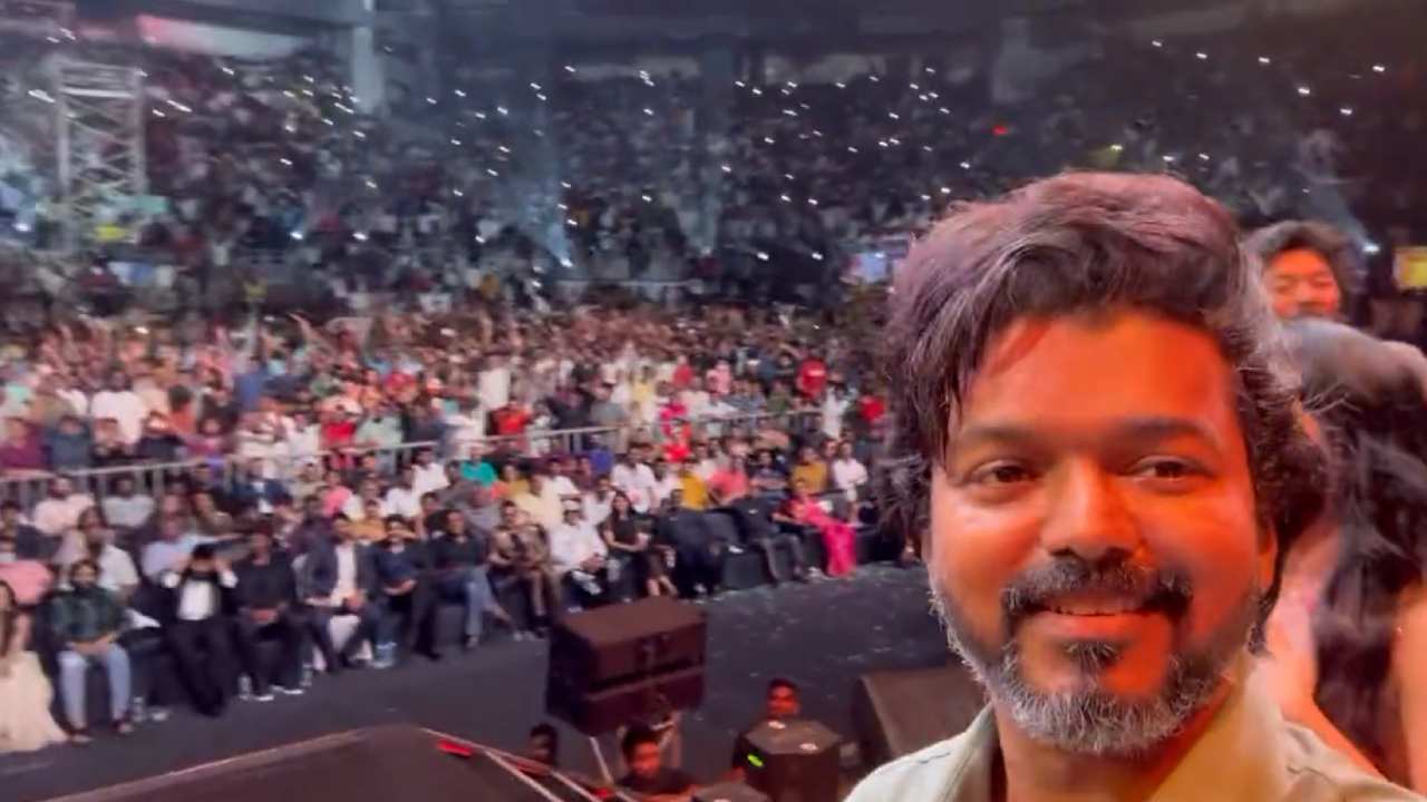 Vijay : అభిమానులతో విజయ్ సెల్ఫీ వీడియో వైరల్.. Vijay : అభిమానులతో విజయ్ సెల్ఫీ వీడియో వైరల్..