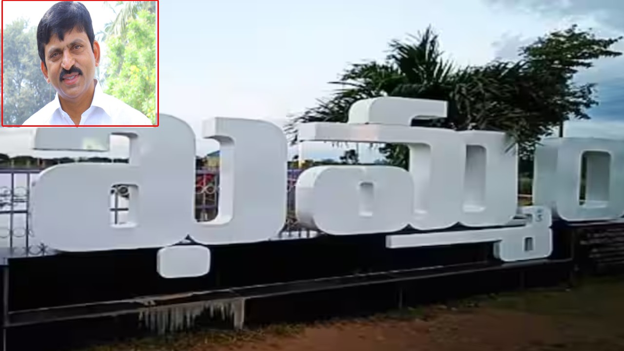 Telangana Politics : హీటెక్కుతున్న ఖమ్మం పాలిటిక్స్ .. పొంగులేటిపై మూడు పార్టీల ఫోకస్ .. మరి ఏ గూటికి చేరతారో? Telangana Politics : హీటెక్కుతున్న ఖమ్మం పాలిటిక్స్ .. పొంగులేటిపై మూడు పార్టీల ఫోకస్ .. మరి ఏ గూటికి చేరతారో?