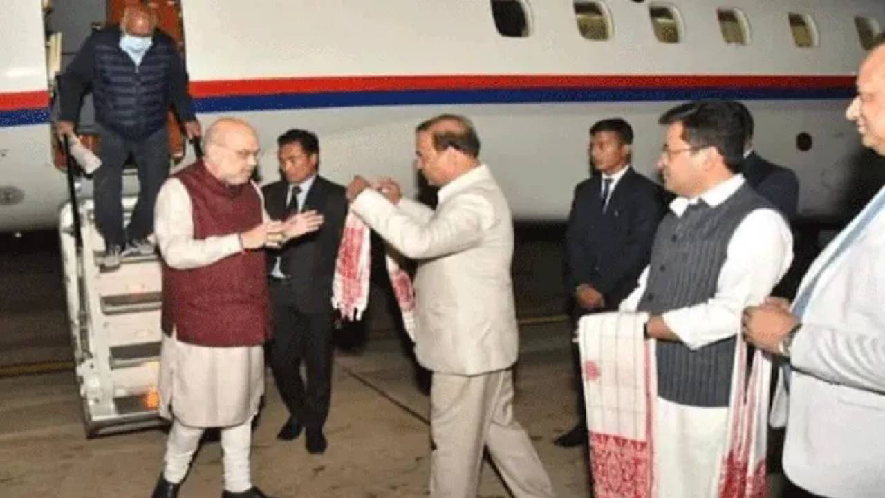 Minister Amit Shah: అసోంలో అమిత్ షా విమానం ఎమర్జెన్సీ ల్యాండింగ్.. అసలేం జరిగిందంటే? Minister Amit Shah: అసోంలో అమిత్ షా విమానం ఎమర్జెన్సీ ల్యాండింగ్.. అసలేం జరిగిందంటే?