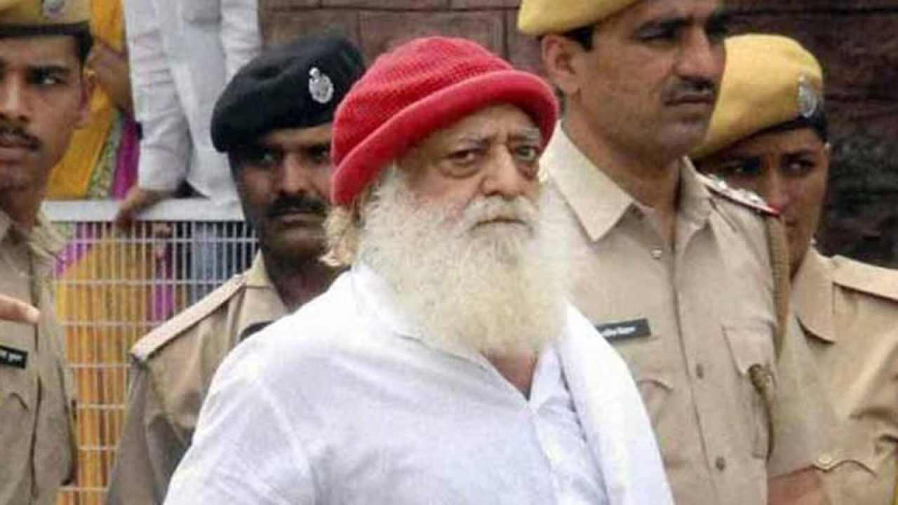 Asaram Bapu: అత్యాచార కేసులో ఆశారాం బాపును దోషిగా తేల్చిన కోర్టు.. యావజ్జీవ శిక్ష విధింపు Asaram Bapu: అత్యాచార కేసులో ఆశారాం బాపును దోషిగా తేల్చిన కోర్టు.. యావజ్జీవ శిక్ష విధింపు