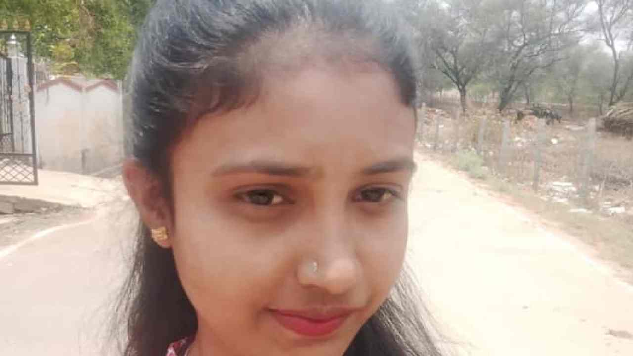 Bengaluru: గొంతు కోసి డిగ్రీ విద్యార్థిని హత్య.. కాలేజీ నుంచి ఇంటికి వెళ్తుండగా దాడి చేసిన యువకులు Bengaluru: గొంతు కోసి డిగ్రీ విద్యార్థిని హత్య.. కాలేజీ నుంచి ఇంటికి వెళ్తుండగా దాడి చేసిన యువకులు