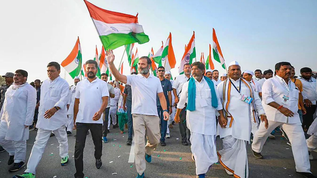 Bharat Jodo Yatra: రాహుల్ యాత్రలో ఉండగానే 1,500 కాంగ్రెస్ కార్యకర్తలు బీజేపీలో చేరారట! Bharat Jodo Yatra: రాహుల్ యాత్రలో ఉండగానే 1,500 కాంగ్రెస్ కార్యకర్తలు బీజేపీలో చేరారట!