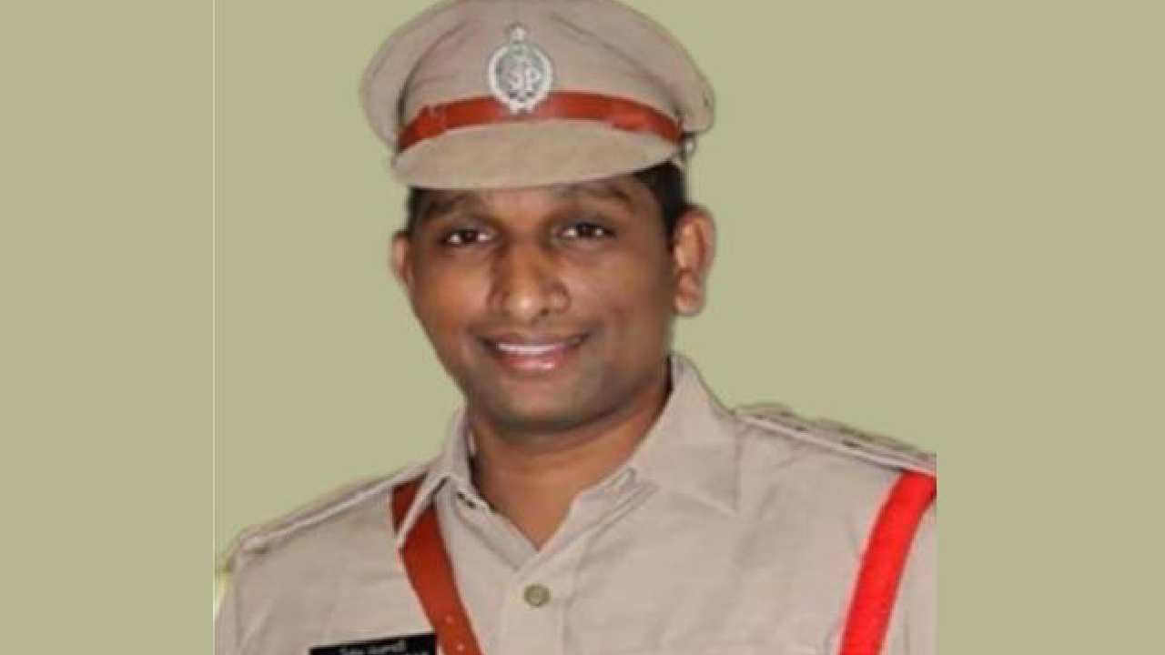 CI SUDHAKAR: భూ వ్యవహారంలో మోసం.. అంబర్పేట సీఐ సుధాకర్ అరెస్టు CI SUDHAKAR: భూ వ్యవహారంలో మోసం.. అంబర్పేట సీఐ సుధాకర్ అరెస్టు