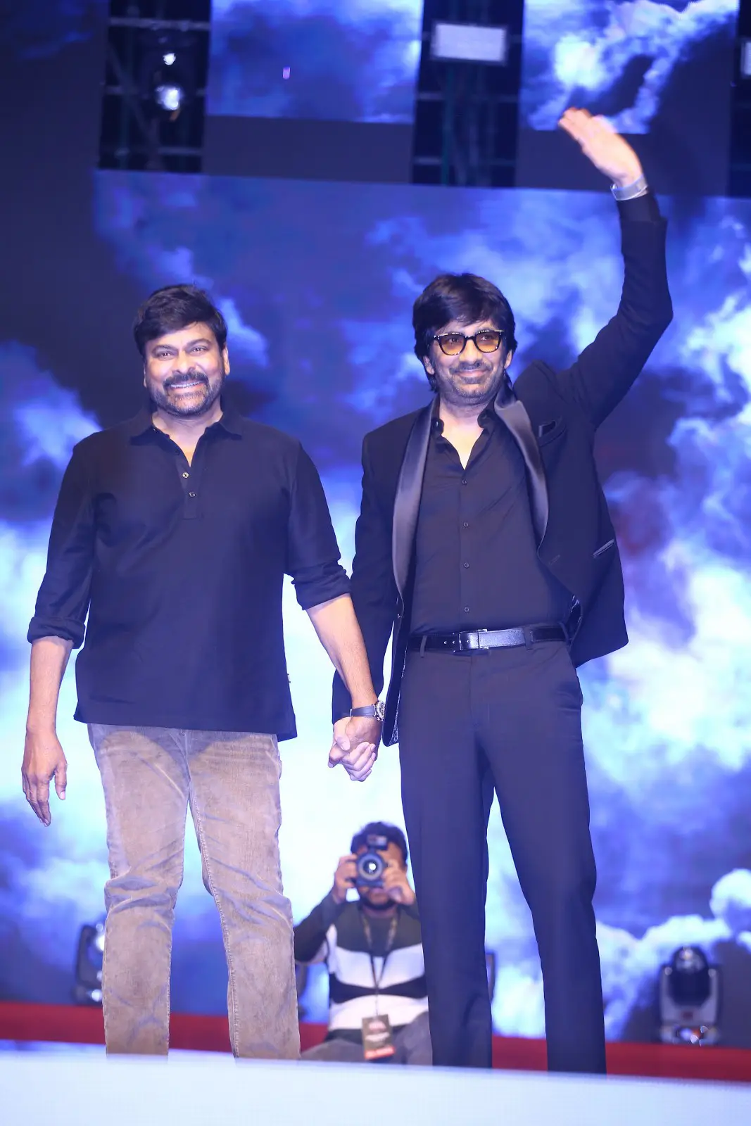 Chiranjeevi Raviteja Mega Mass combo at Waltair Veerayya Pre Release Event
