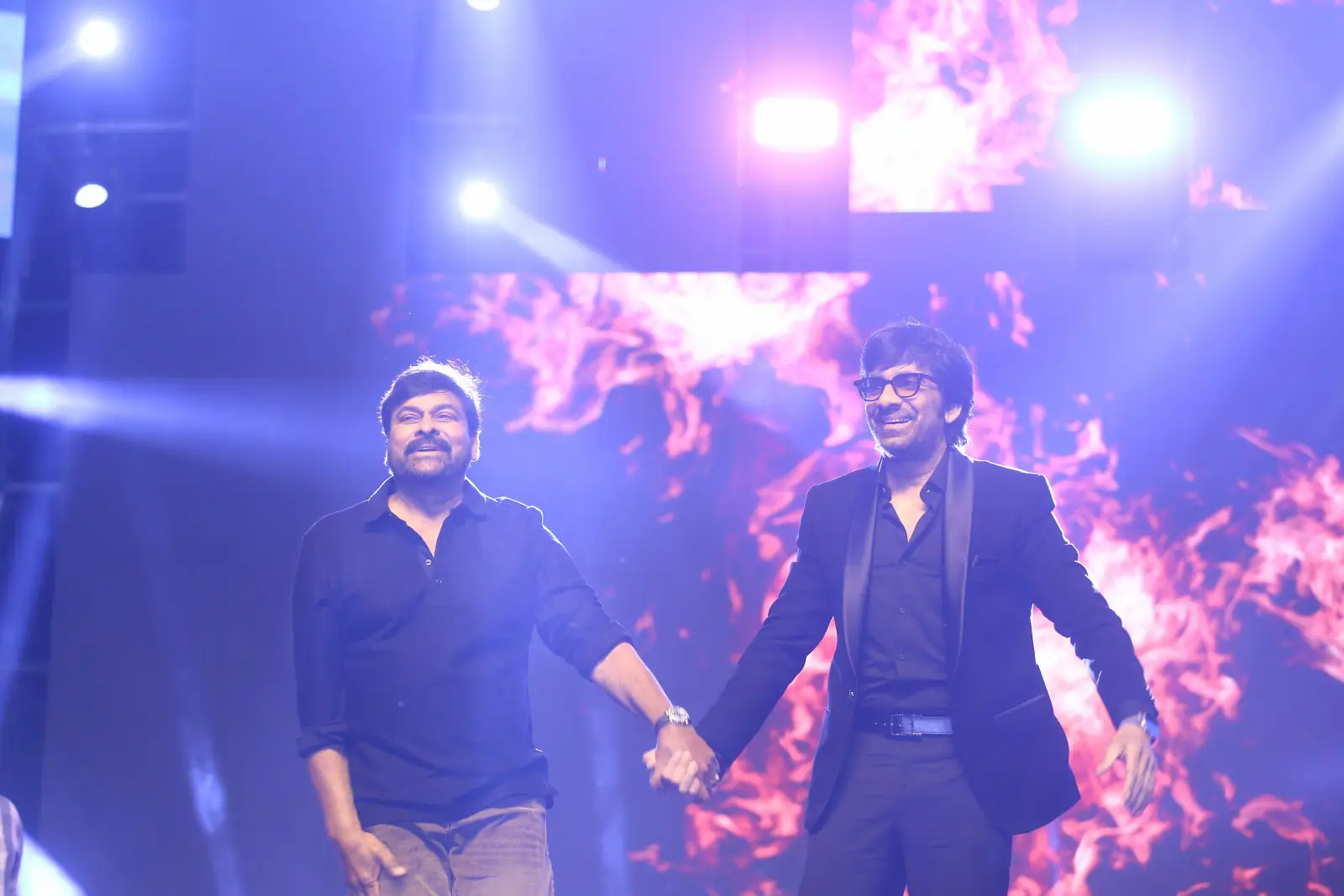 Chiranjeevi Raviteja Mega Mass combo at Waltair Veerayya Pre Release Event