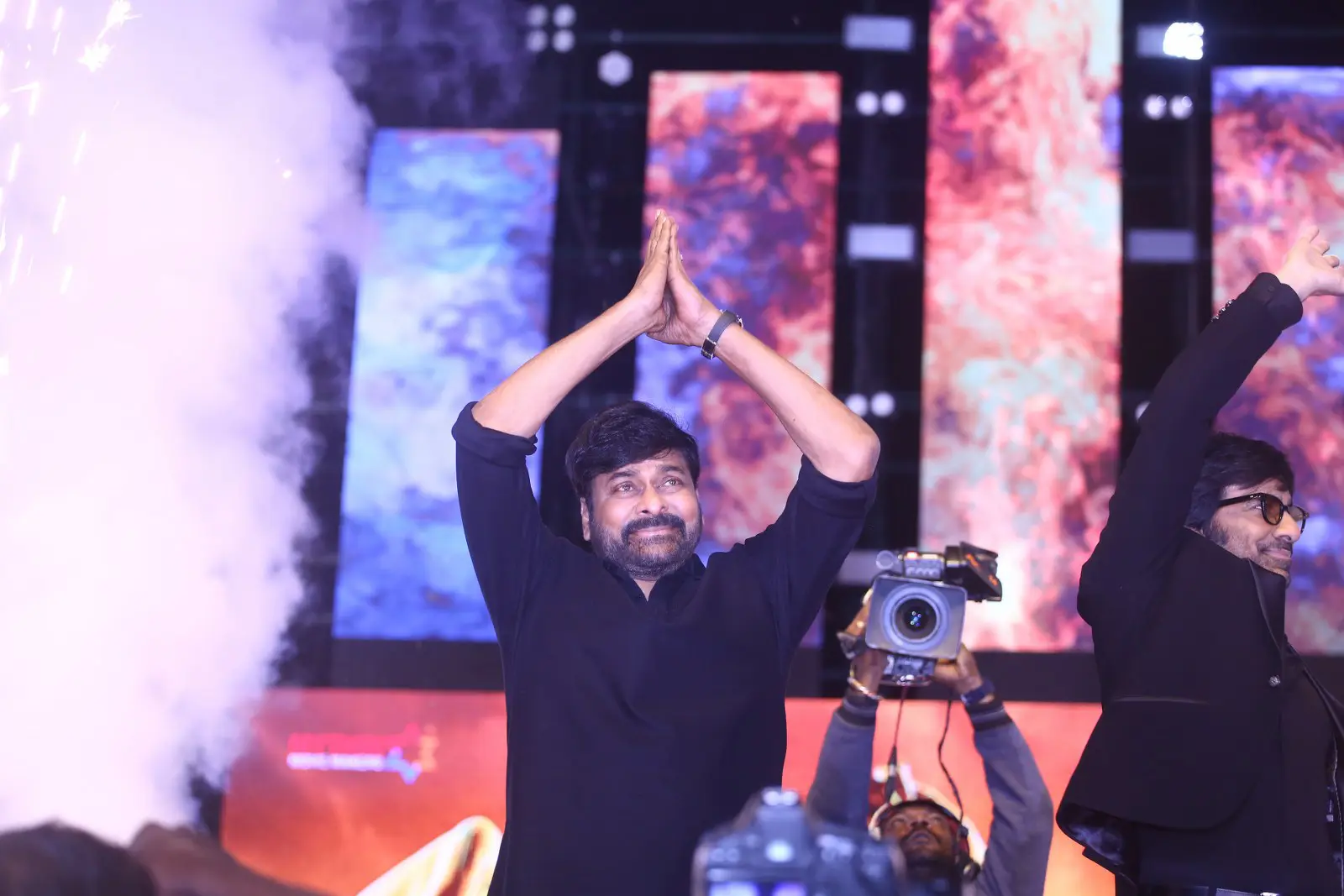 Chiranjeevi Raviteja Mega Mass combo at Waltair Veerayya Pre Release Event