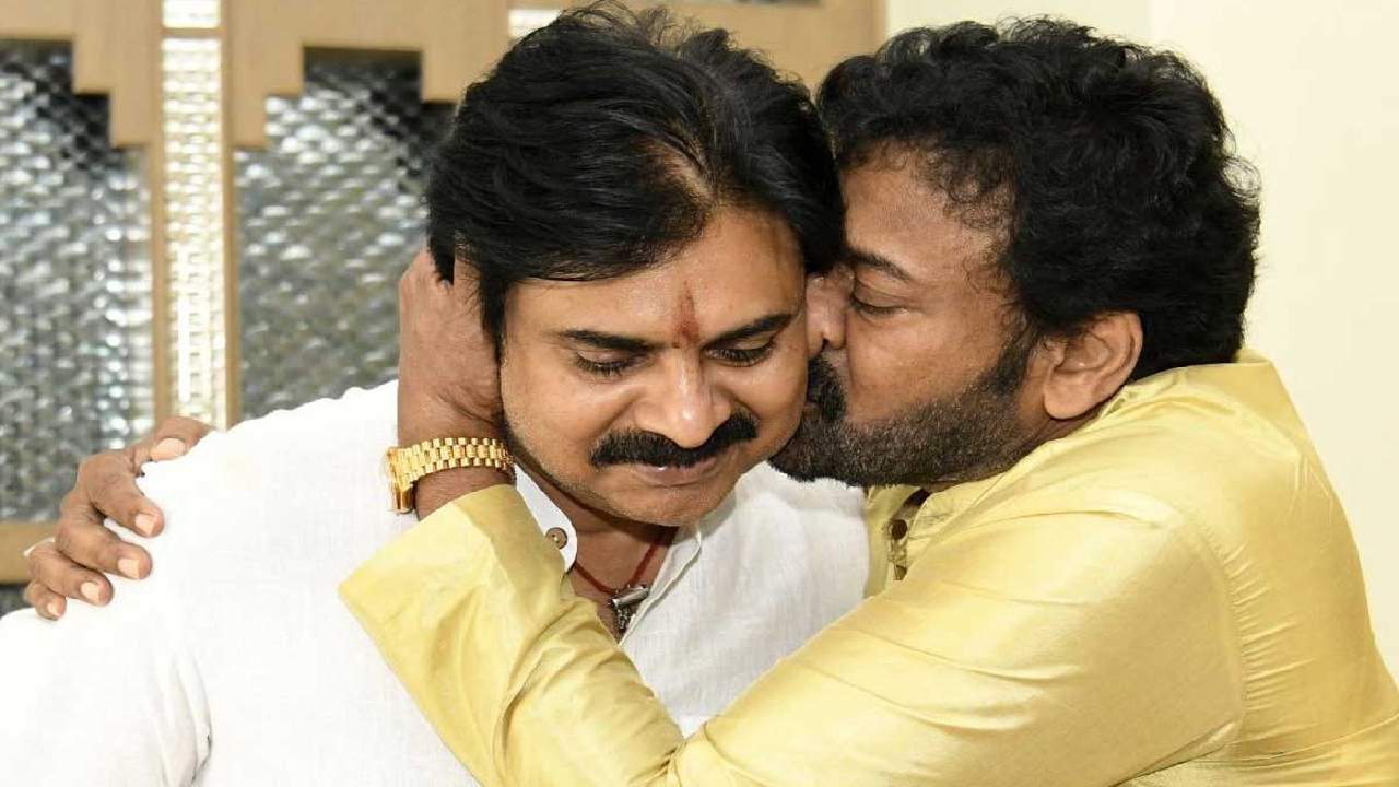 Chiranjeevi : పవన్ని విమర్శించి.. నన్ను ఫంక్షన్స్కి పిలుస్తుంటే ఇబ్బందిగా ఉంటుంది.. చిరంజీవి! Chiranjeevi : పవన్ని విమర్శించి.. నన్ను ఫంక్షన్స్కి పిలుస్తుంటే ఇబ్బందిగా ఉంటుంది.. చిరంజీవి!