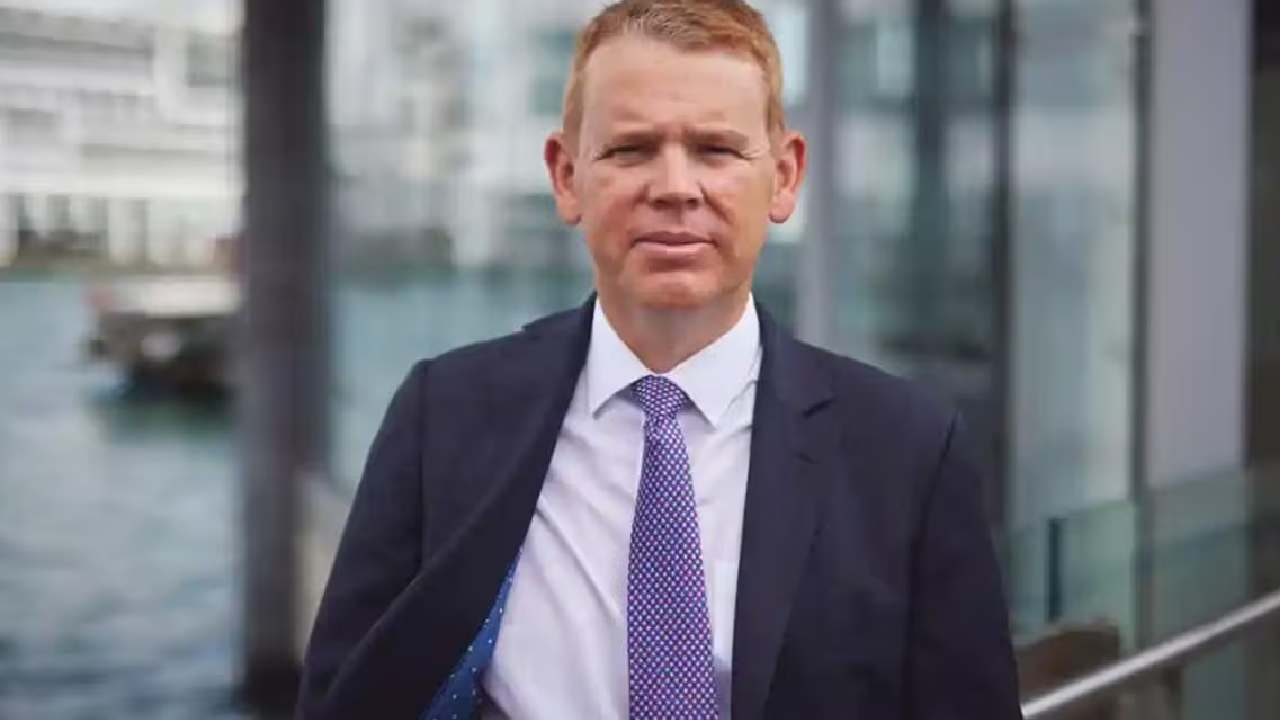 Chiris Hipkins: న్యూజిలాండ్ కొత్త ప్రధానిగా క్రిస్ హిప్కిన్స్ ప్రమాణ స్వీకారం.. 41వ ప్రధానిగా బాధ్యతల స్వీకరణ Chiris Hipkins: న్యూజిలాండ్ కొత్త ప్రధానిగా క్రిస్ హిప్కిన్స్ ప్రమాణ స్వీకారం.. 41వ ప్రధానిగా బాధ్యతల స్వీకరణ