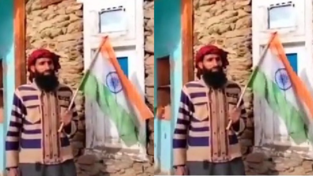 Ex Terrorist unfurls tricolour at his residence