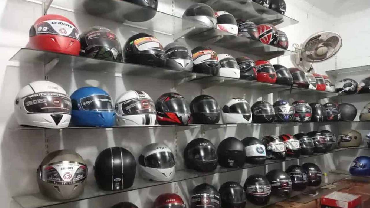 GST on Helmets: హెల్మెట్లపై జీఎస్టీ ఎత్తివేయండి.. కేంద్రానికి సూచించిన అంతర్జాతీయ రహదారుల సమాఖ్య GST on Helmets: హెల్మెట్లపై జీఎస్టీ ఎత్తివేయండి.. కేంద్రానికి సూచించిన అంతర్జాతీయ రహదారుల సమాఖ్య